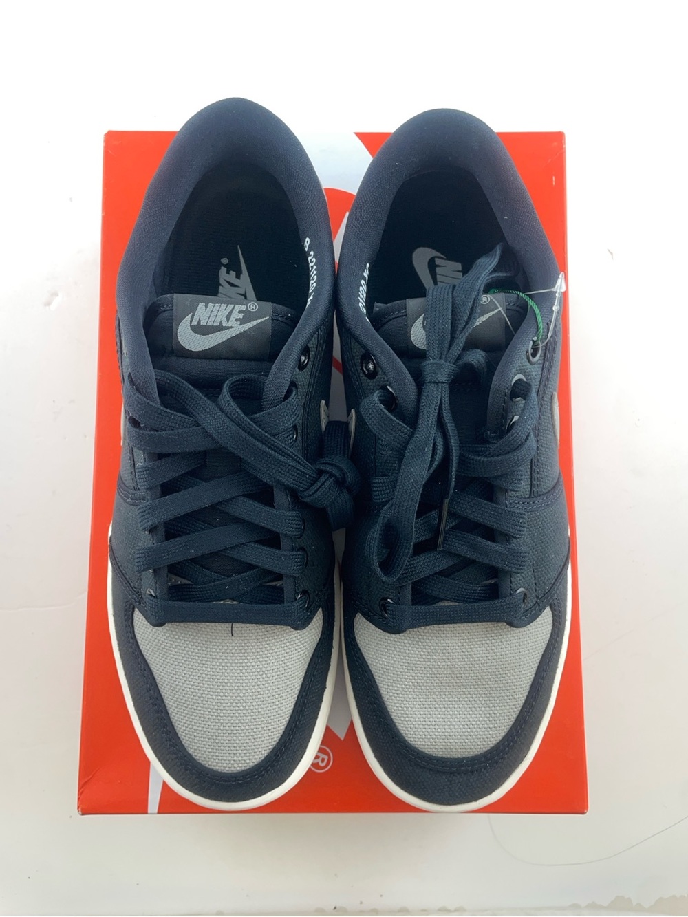 Nike Men’s Low-Top Sneakers in Navy and Light Gray